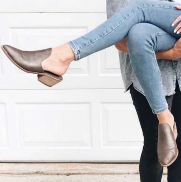 MERCER EDIT LEATHER POINTED TOE MULE BOOTIES - Picture 2 of 6